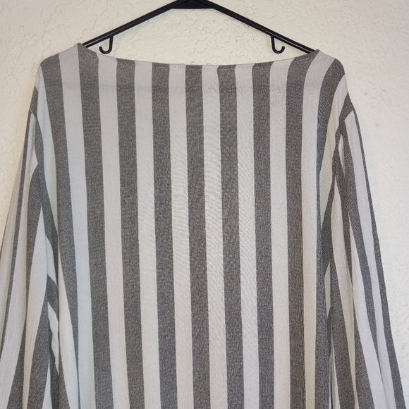 ODDY Bell Sleeve Blouse - Picture 6 of 8